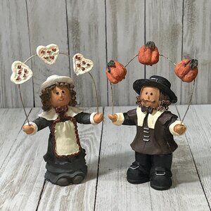 Vtg 2 Resin Thanksgiving Pilgrims Man Woman Holding Pumpkins Hearts Figurines
